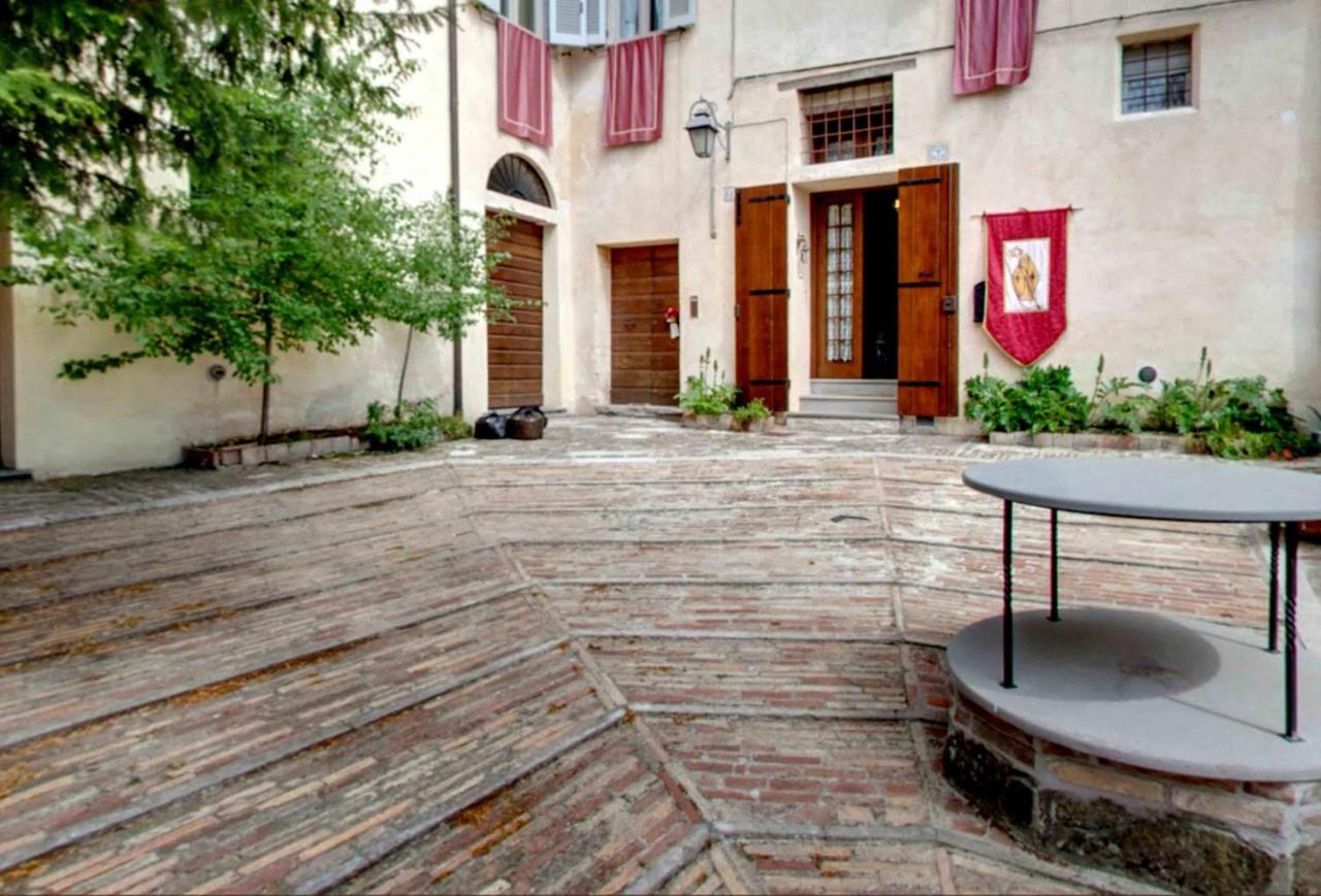 Vescovado 7 Apartment Губио Екстериор снимка